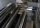 лакировщик с системой совмещения склеиваемых полотен, тензоузлом контроля натяжения полотна и кабинкой технологической вытяжки